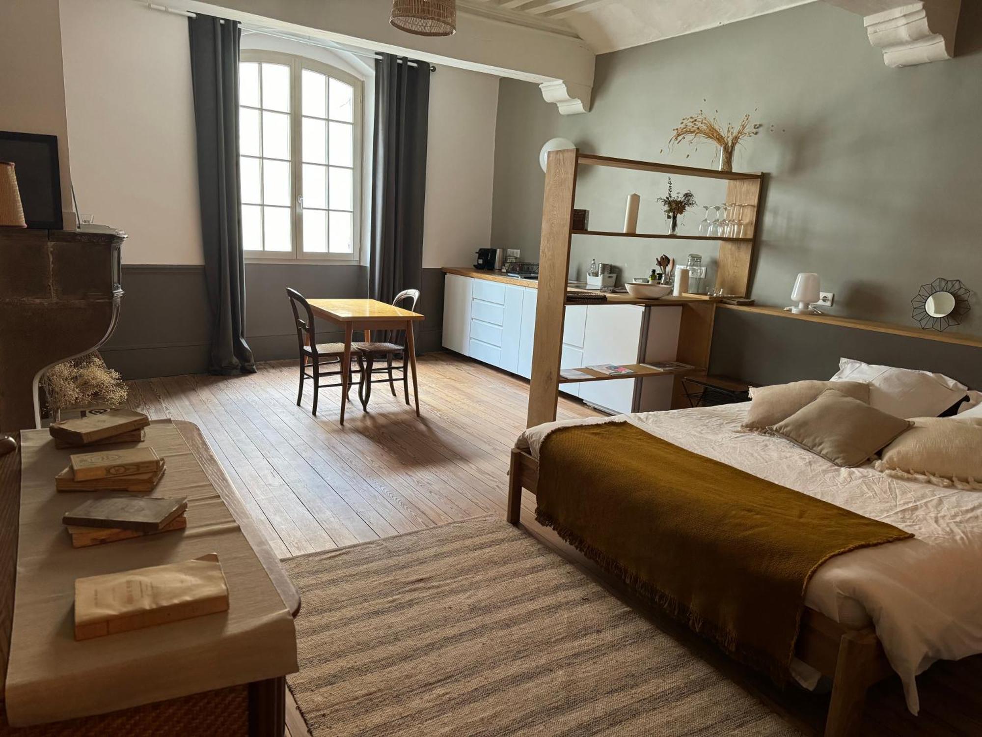 La Maison De Margaret Cluny Bagian luar foto